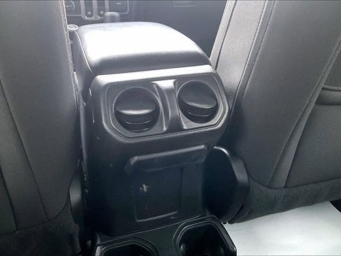 Used 2019 Jeep Wrangler Sport S image 30