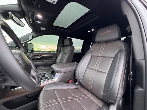 Used 2025 Chevrolet Silverado 3500 High Country w/ High Country Premium Package image 19