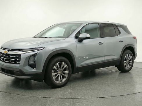 Used 2025 Chevrolet Equinox LT FWD image 3