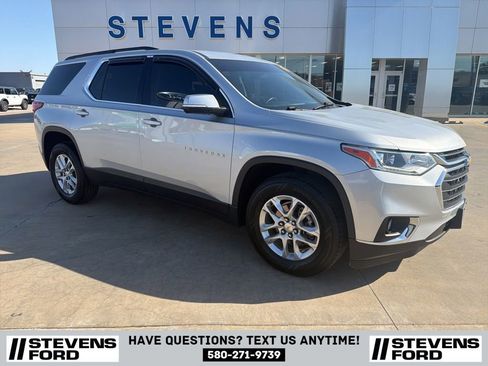 Used 2021 Chevrolet Traverse LT FWD image 2