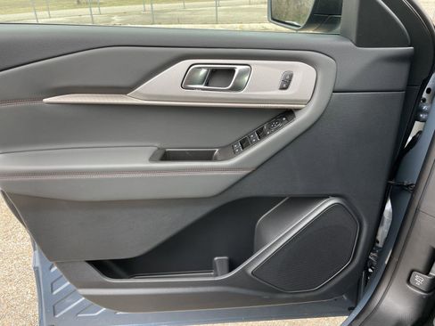 New 2026 Ford Explorer Active RWD image 32