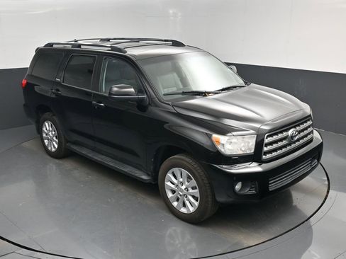 Used 2017 Toyota Sequoia Platinum image 3