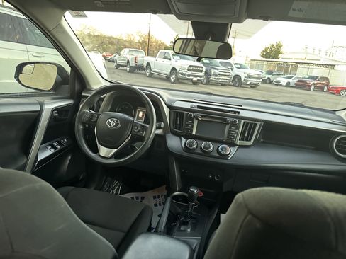 Used 2017 Toyota RAV4 LE image 18