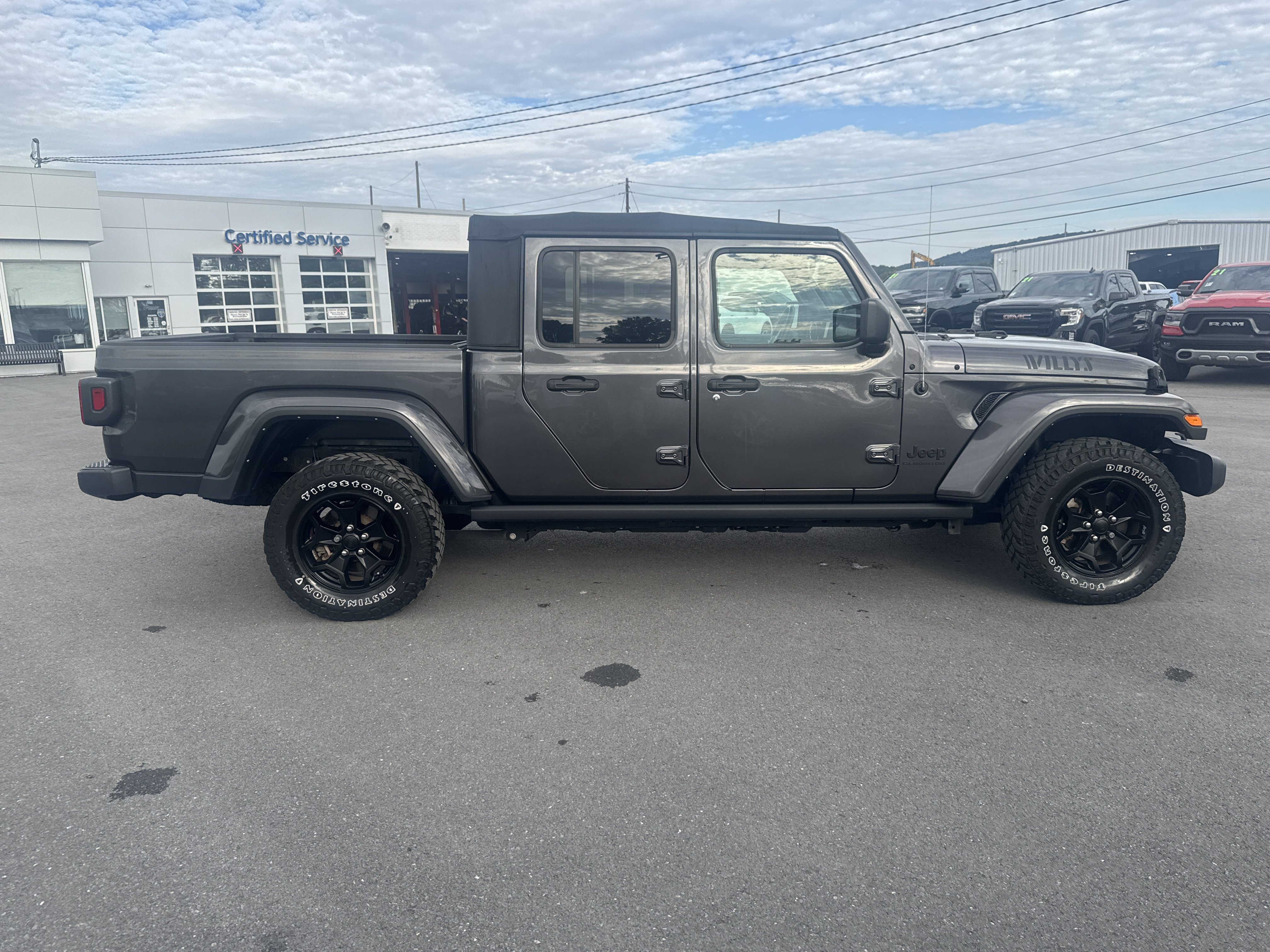 Used 2022 Jeep Gladiator Sport AWD/4WD image 2