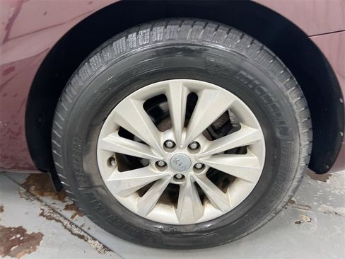 Used 2016 Kia Sedona LX image 25