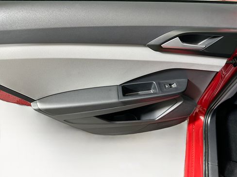 Used 2022 Volkswagen Taos SE image 25