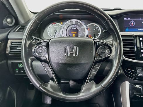 Used 2016 Honda Accord Touring image 18
