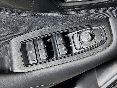 Used 2025 Subaru Outback Premium image 17