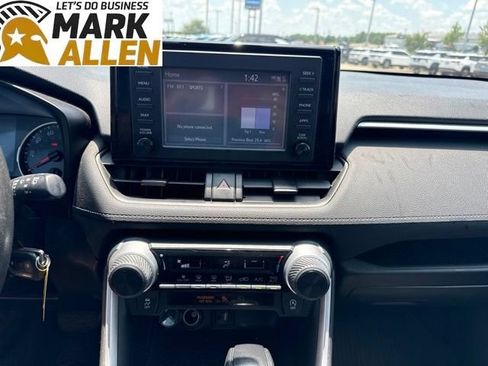 Used 2019 Toyota RAV4 LE AWD/4WD image 9