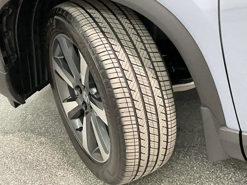Certified 2025 Honda Pilot Touring image 36