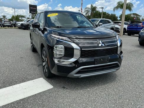 Used 2025 Mitsubishi Outlander AWD image 13