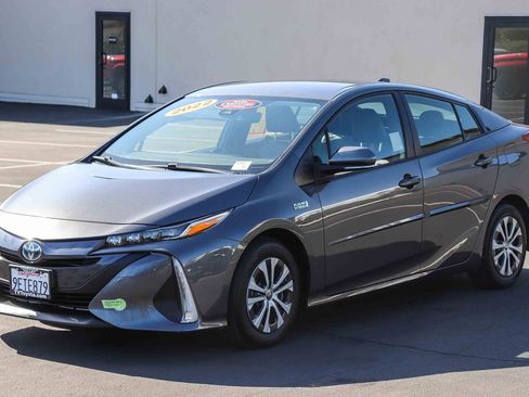 Certified 2022 Toyota Prius Prime XLE FWD image 3