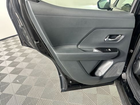 Used 2025 Nissan Kicks SV AWD/4WD image 24