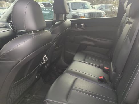 Used 2023 Kia Sorento S w/ Panoramic Sunroof Package image 12