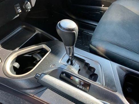 Used 2018 Toyota RAV4 LE AWD/4WD image 25