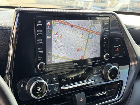 Used 2021 Toyota Highlander XSE FWD image 13