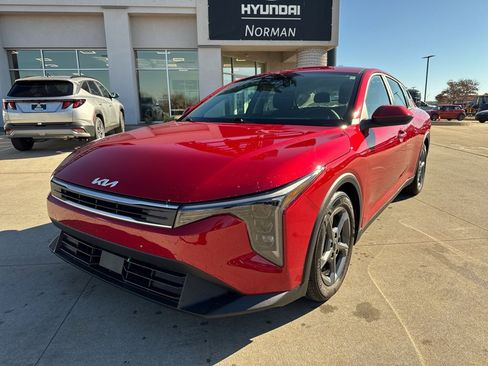 Used 2025 Kia K4 LXS image 1