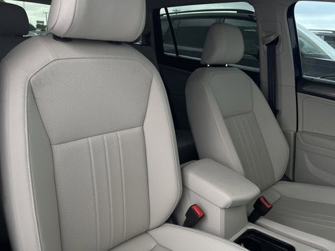 Used 2023 Volkswagen Tiguan SE FWD image 24