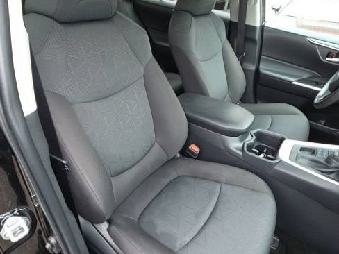 Used 2025 Toyota RAV4 XLE AWD/4WD image 23
