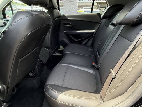 Used 2019 Chevrolet Trax LT w/ LT Convenience Package AWD/4WD image 14