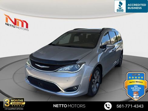 Used 2017 Chrysler Pacifica Limited w/ Advanced Safetytec Group FWD image 1