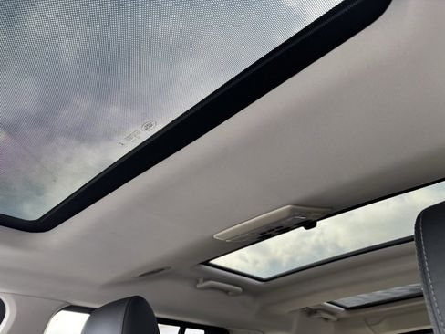 Used 2015 Land Rover LR4 HSE LUX image 24