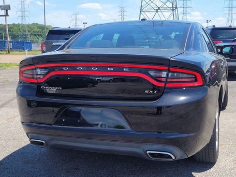 Used 2022 Dodge Charger SXT RWD image 4