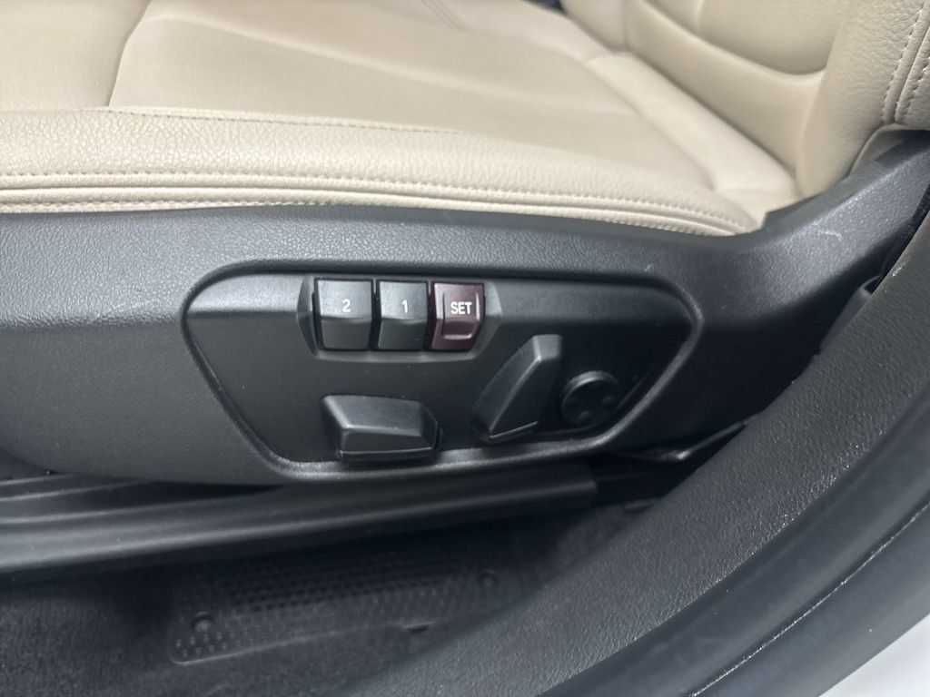 Used 2022 BMW X1 xDrive28i AWD/4WD image 14
