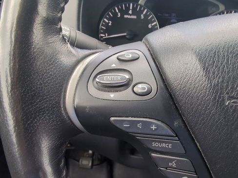 Used 2020 Nissan Pathfinder SL AWD/4WD image 16