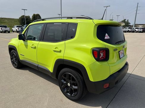 Used 2017 Jeep Renegade Latitude w/ Popular Equipment Group FWD image 22