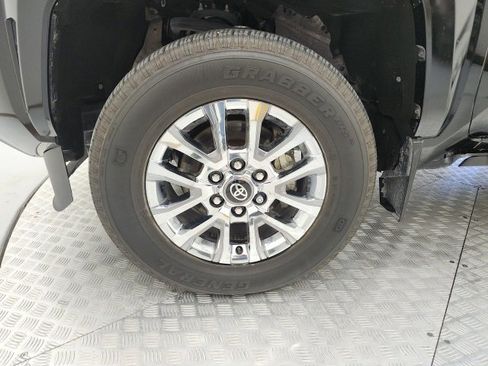 Used 2025 Toyota Tacoma Limited image 9