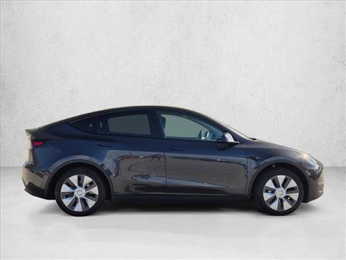 Used 2024 Tesla Model Y Long Range image 4