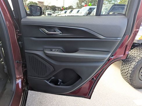 New 2025 Jeep Grand Cherokee Altitude RWD image 32