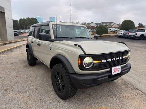 New 2025 Ford Bronco Big Bend image 3
