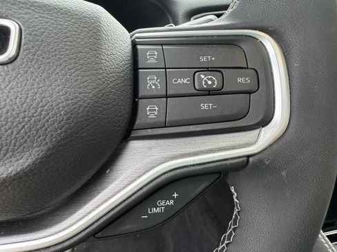 Used 2025 Jeep Wagoneer Series II w/ Convenience Group I AWD/4WD image 18