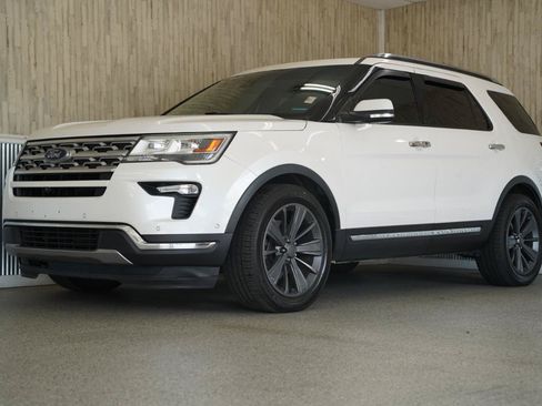 Used 2019 Ford Explorer Limited w/ Ford Safe & Smart Package AWD/4WD image 4