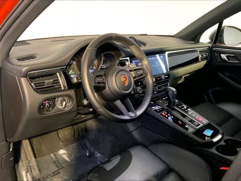 Used 2023 Porsche Macan Turbo image 4