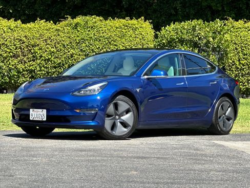 Used 2020 Tesla Model 3 Standard Range Plus RWD image 1