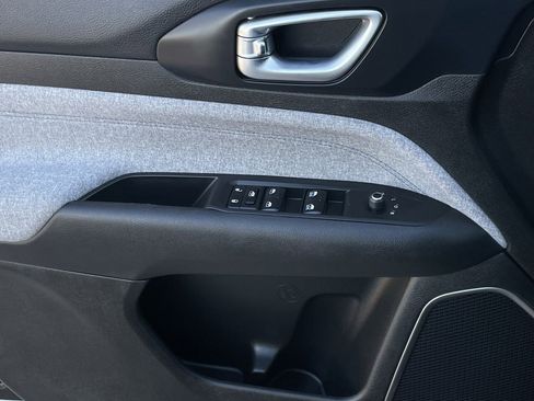 Used 2024 Jeep Compass Latitude image 20