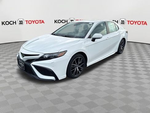 Used 2023 Toyota Camry SE w/ Cold Weather Package AWD/4WD image 3