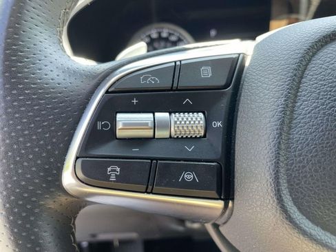 Used 2025 Genesis G70 2.5T RWD image 20