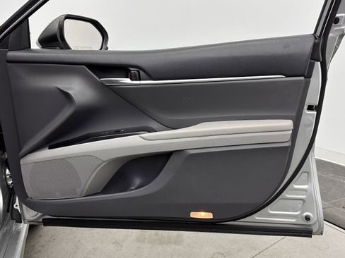 Used 2018 Toyota Camry SE image 29