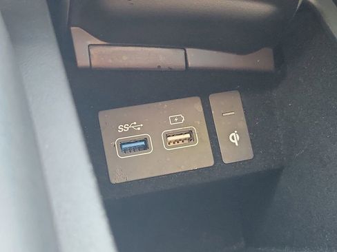 Used 2022 Genesis GV70 2.5T w/ Advanced Package image 31