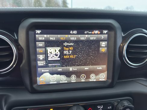 Used 2021 Jeep Wrangler Unlimited Sahara image 27