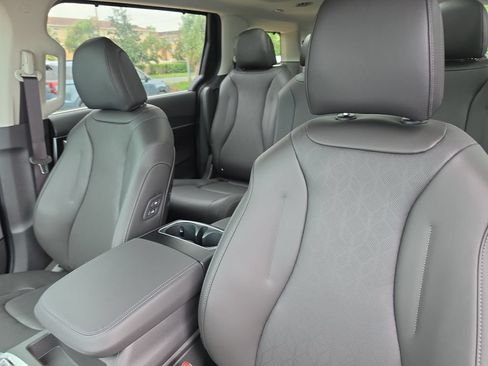 New 2026 Kia Carnival SX w/ SX Dark Edition Package FWD image 23