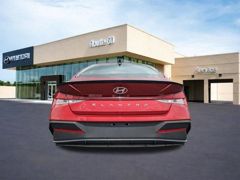 Certified 2025 Hyundai Elantra Sport FWD image 5