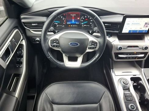 Used 2022 Ford Explorer XLT w/ Equipment Group 202A AWD/4WD image 12