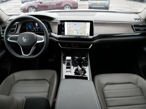 Certified 2024 Volkswagen Atlas SEL AWD/4WD image 10