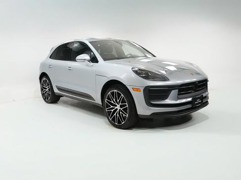 Used 2026 Porsche Macan AWD/4WD image 8