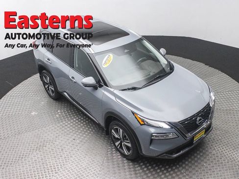 Used 2023 Nissan Rogue SL AWD/4WD image 3
